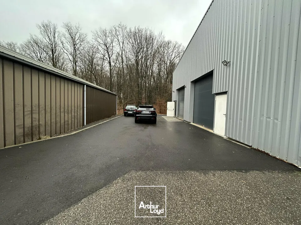 LOCAL D'ACTIVITE - ENTREPOT à LOUER de 173 m²