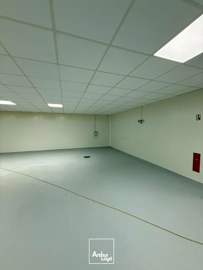 Bâtiment d'activité de 1350m2 aménagé pour de l'agroalimentaire + local de 105m2- zone de l'aérodrome - proximité A20 et A89
