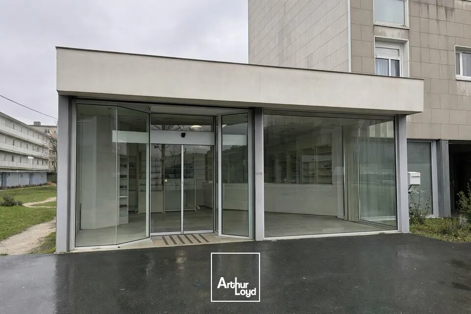 OPPORTUNITÉ RARE  LOCAL COMMERCIAL DE 75 M² AU CLOU BOUCHET