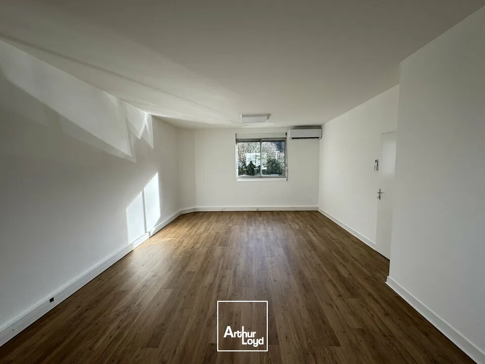 SAINT-AVERTIN BUREAUX A LOUER 91 M² 3 PARKINGS REFAIT 