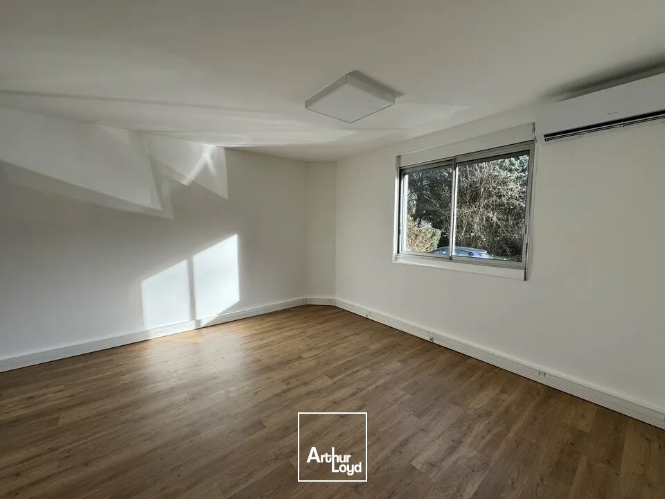 SAINT-AVERTIN BUREAUX A LOUER 91 M² 3 PARKINGS REFAIT 