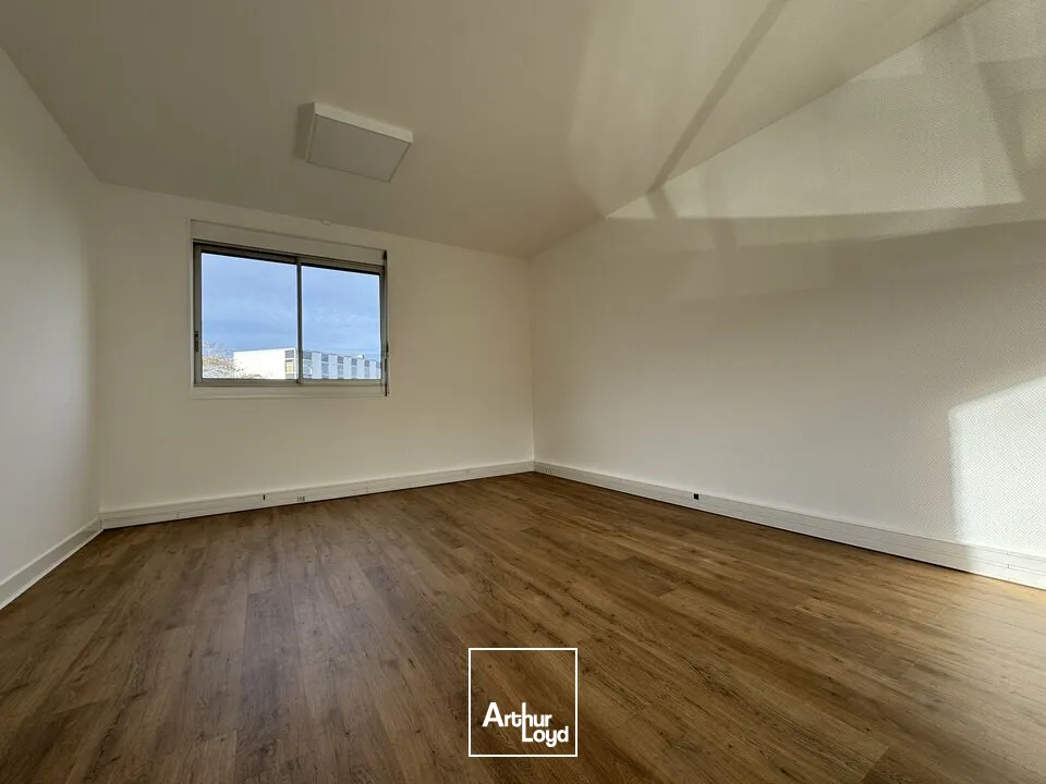 SAINT-AVERTIN BUREAUX A LOUER 91 M² 3 PARKINGS REFAIT 