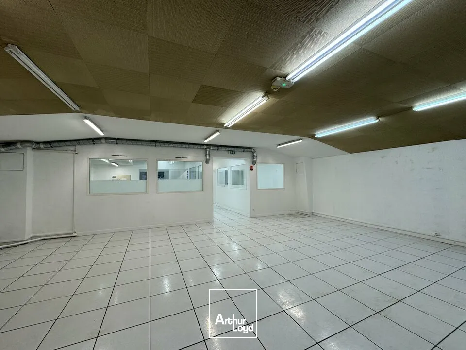 TOURS PROCHE DEUX LIONS COMMERCE A VENDRE 196 M² AVEC CAVE