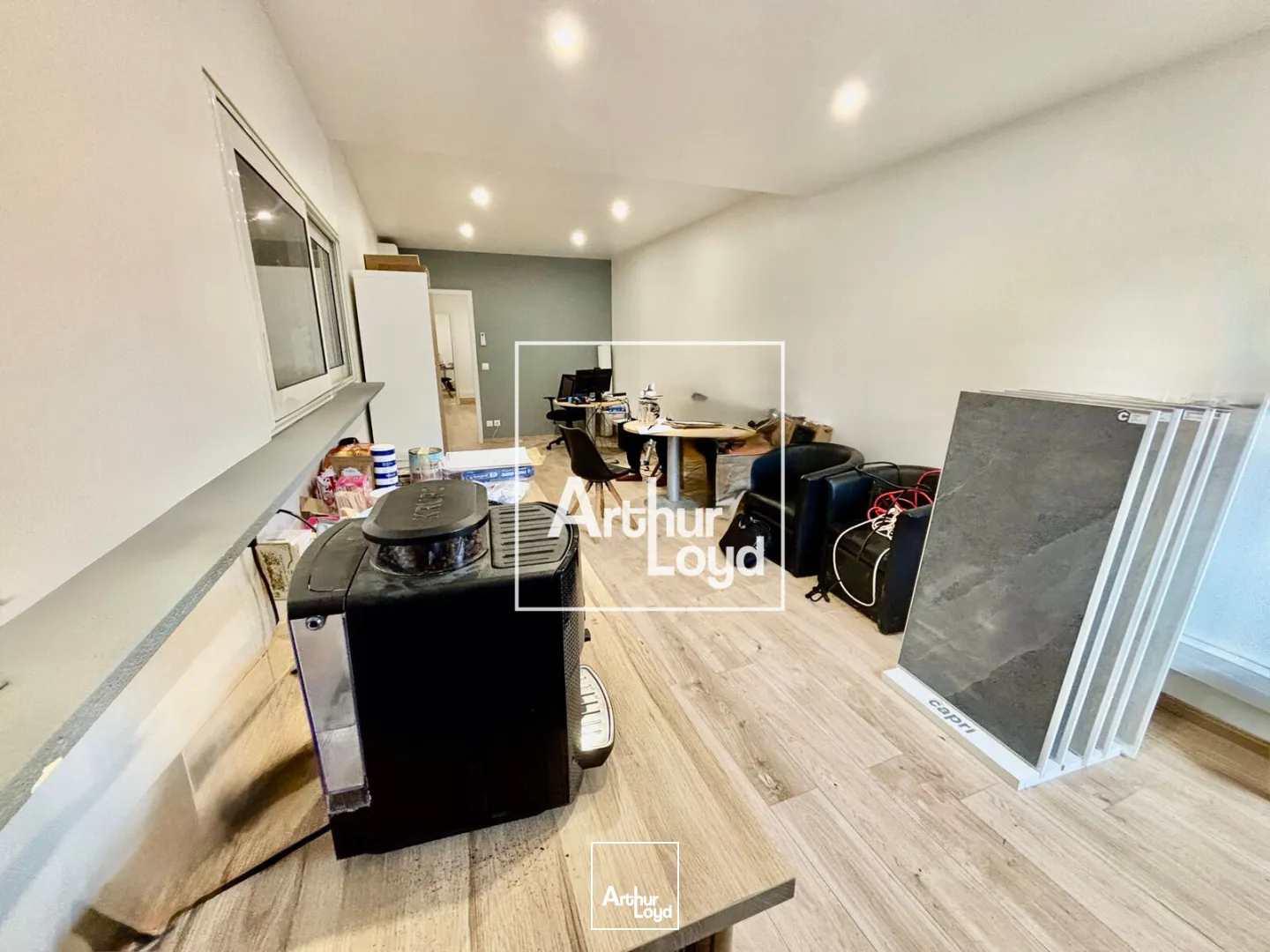 Local d'activités à louer 150 m² - Stockage et bureaux climatisés