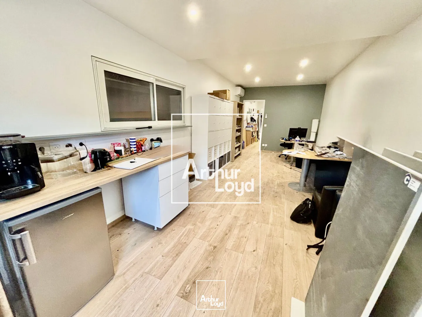 Local d'activités à louer 150 m² - Stockage et bureaux climatisés