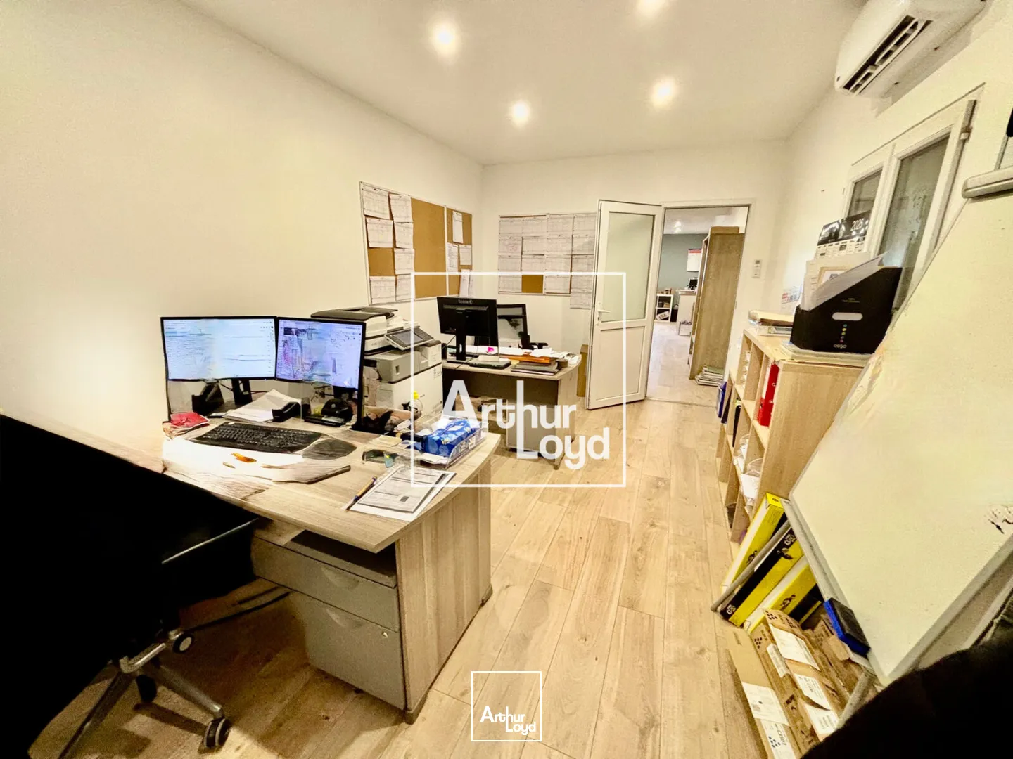 Local d'activités à louer 150 m² - Stockage et bureaux climatisés