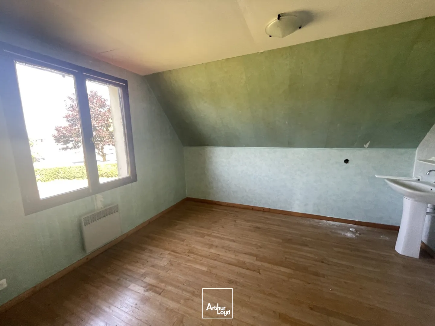 A VENDRE BÂTIMENT INDÉPENDANT - AXE CHAMBLY / BEAUVAIS