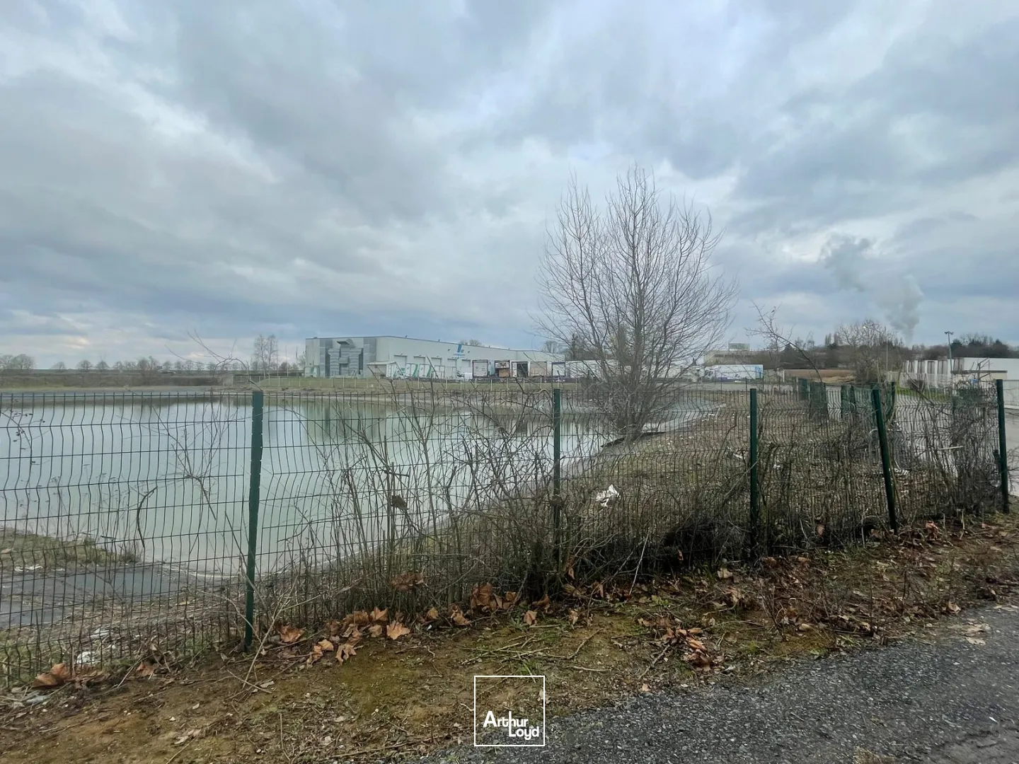 EXCLUSIVITE - A VENDRE TERRAIN 4437 M2 ZONE D'ACTIVITE DE SAINT SOUPPLETS