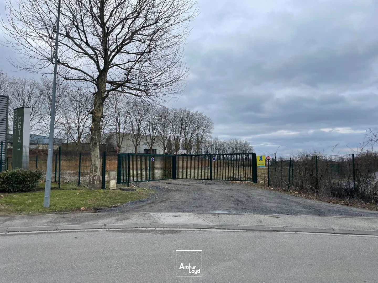 EXCLUSIVITE - A VENDRE TERRAIN 4437 M2 ZONE D'ACTIVITE DE SAINT SOUPPLETS