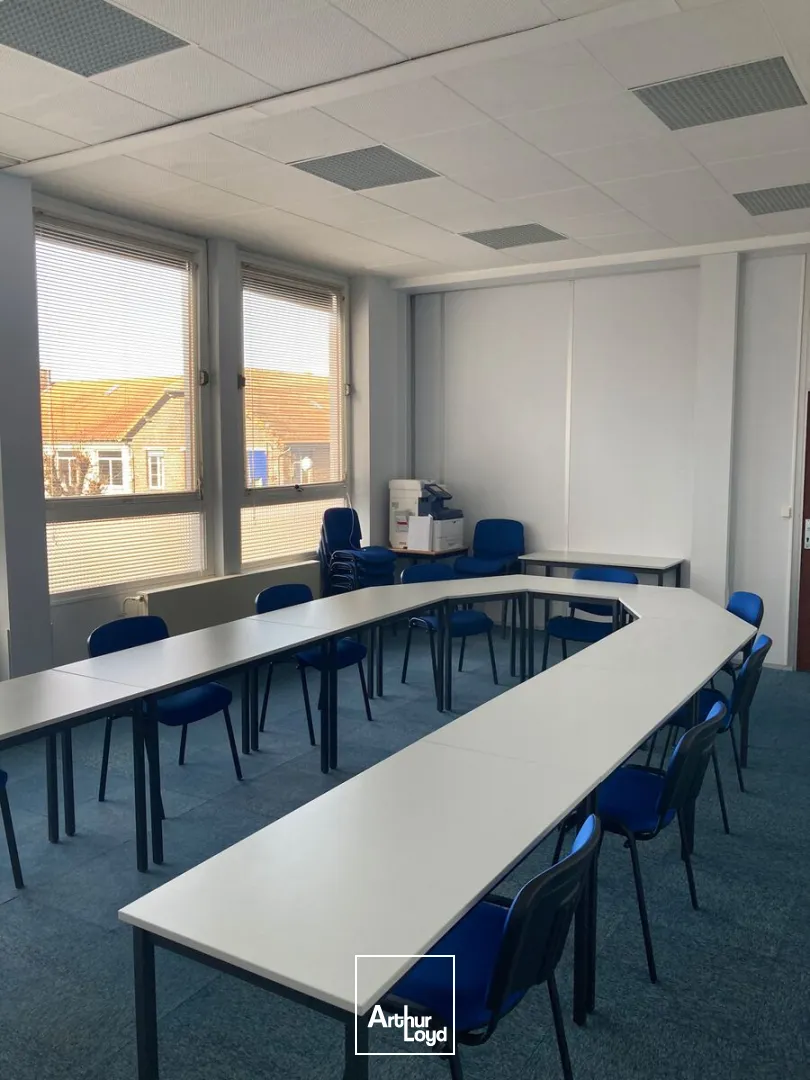 A LOUER - BUREAUX - 8 M2 A 250 M2 - CENTRE D'AFFAIRES LE PLESSIS BELLEVILLE