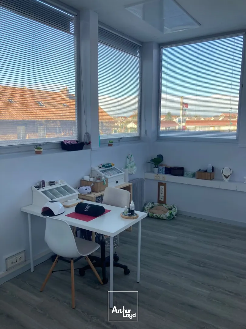 A LOUER - BUREAUX - 8 M2 A 250 M2 - CENTRE D'AFFAIRES LE PLESSIS BELLEVILLE