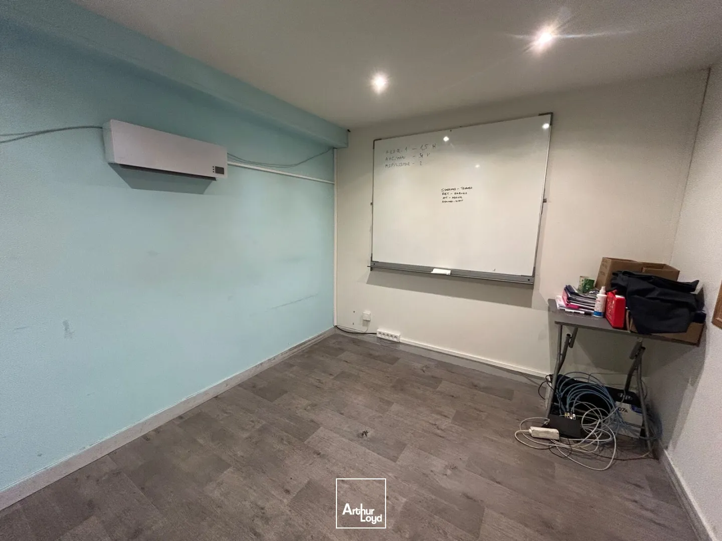 STOCKAGE - 467 M2 - BUREAUX - ST NAZAIRE - CHANTIERS DE L'ATLANTIQUE - A LOUER 