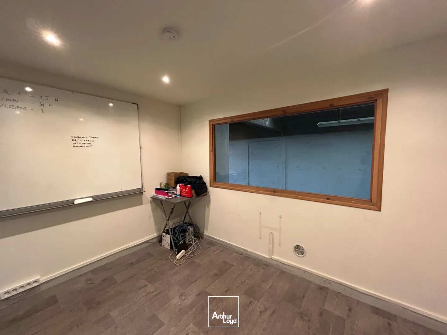 STOCKAGE - 467 M2 - BUREAUX - ST NAZAIRE - CHANTIERS DE L'ATLANTIQUE - A LOUER 