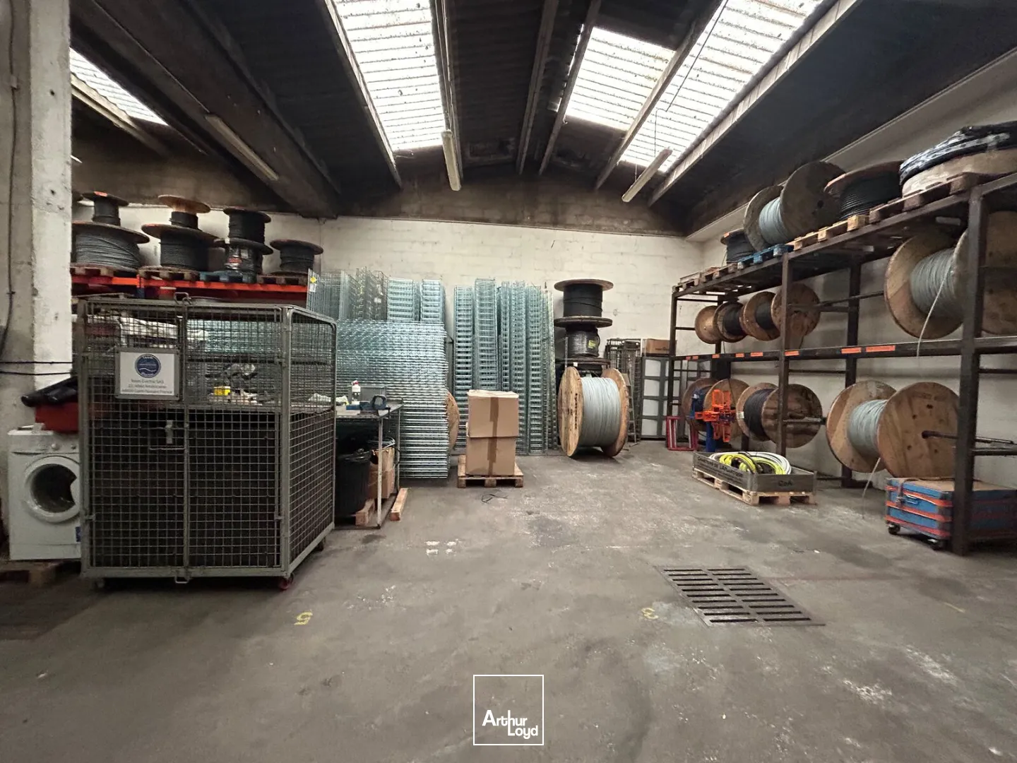 STOCKAGE - 467 M2 - BUREAUX - ST NAZAIRE - CHANTIERS DE L'ATLANTIQUE - A LOUER 