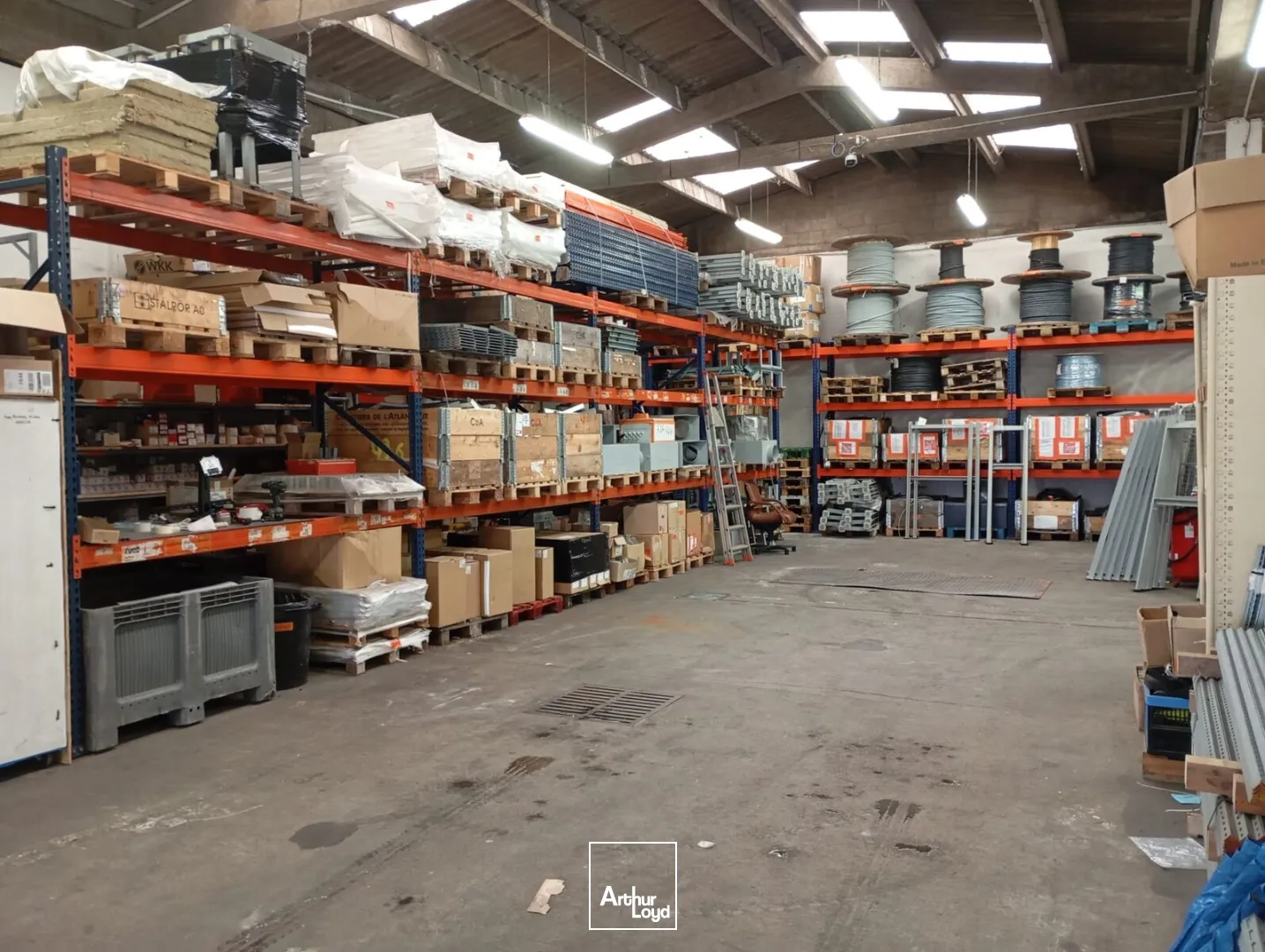 STOCKAGE - 467 M2 - BUREAUX - ST NAZAIRE - CHANTIERS DE L'ATLANTIQUE - A LOUER 
