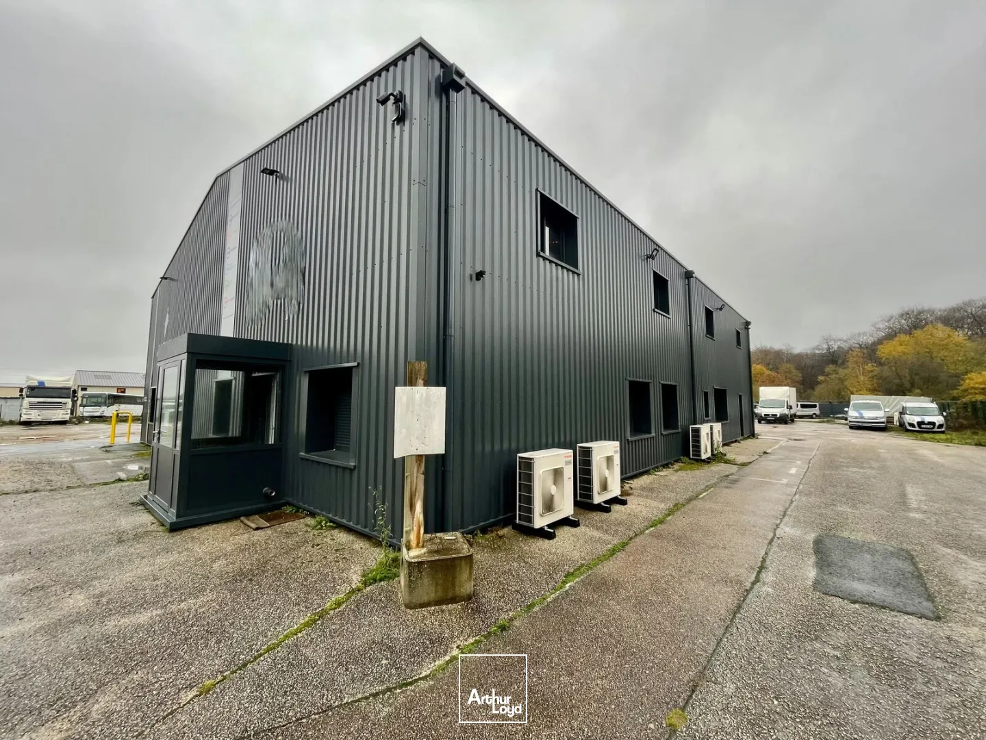 Bureaux à louer à LES AUTHIEUX SUR LE PORT SAINT OUEN 76520