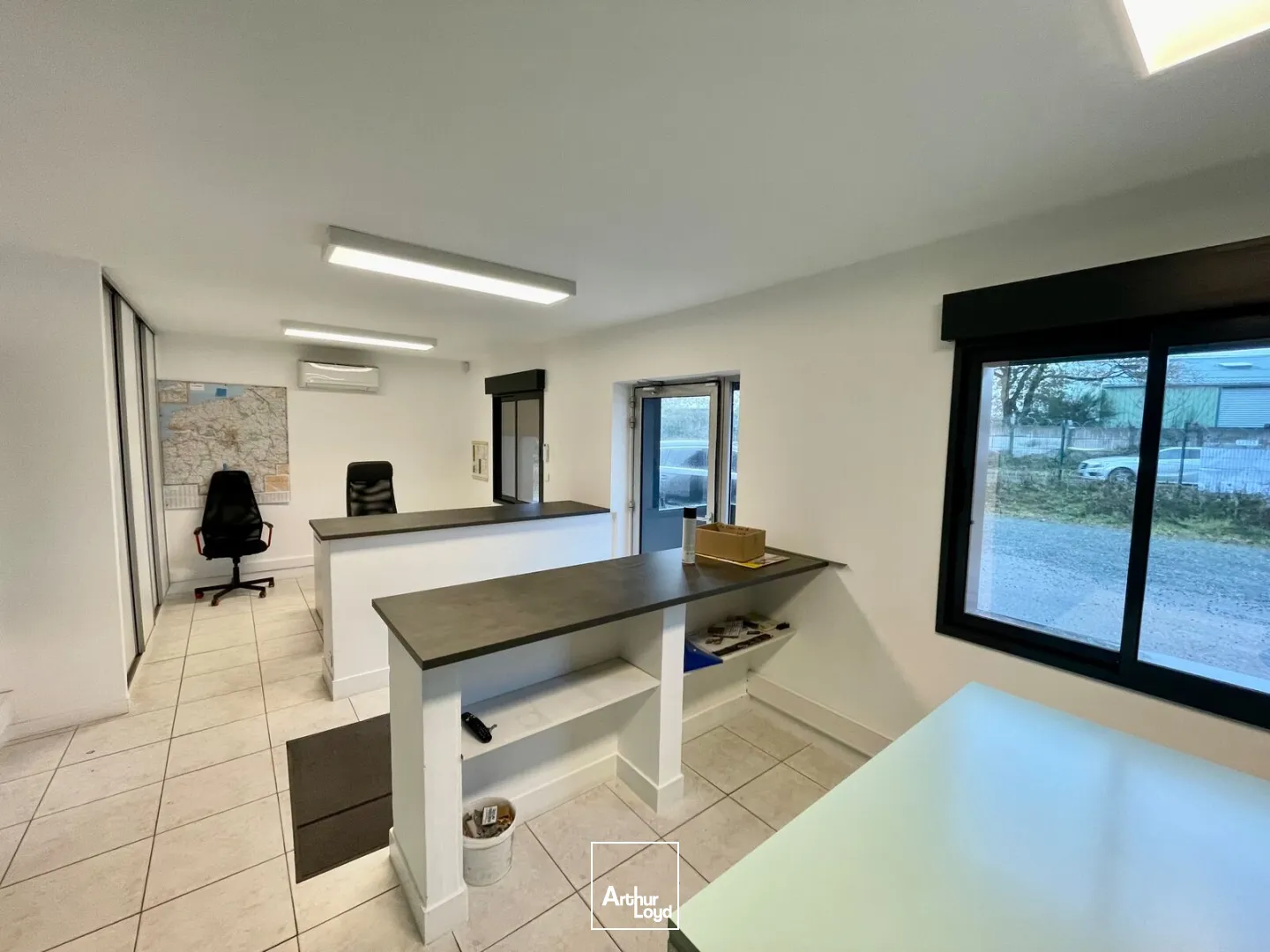 Bureaux à louer à LES AUTHIEUX SUR LE PORT SAINT OUEN 76520