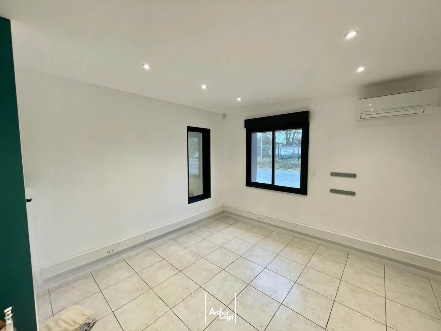 Bureaux à louer à LES AUTHIEUX SUR LE PORT SAINT OUEN 76520