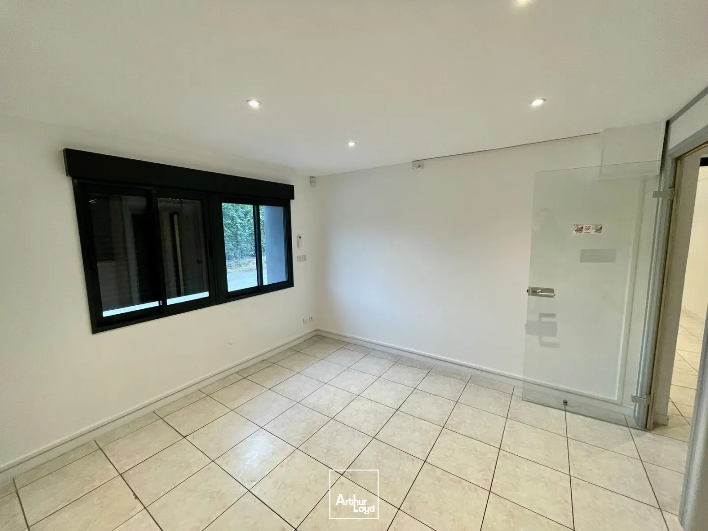 Bureaux à louer à LES AUTHIEUX SUR LE PORT SAINT OUEN 76520