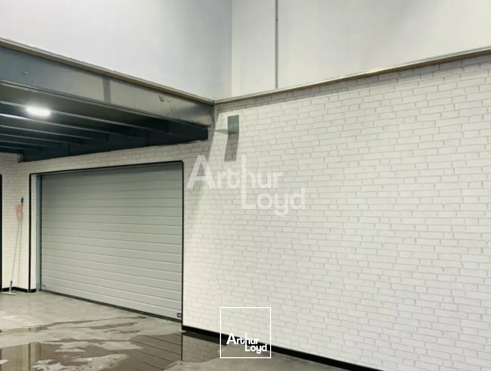 À LOUER PARC DE CALVI  LOCAL D'ACTIVITÉ DE 160 m² FONCTIONNEL ET BIEN AMENAGE