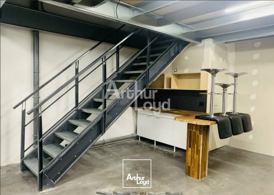 À LOUER PARC DE CALVI  LOCAL D'ACTIVITÉ DE 160 m² FONCTIONNEL ET BIEN AMENAGE