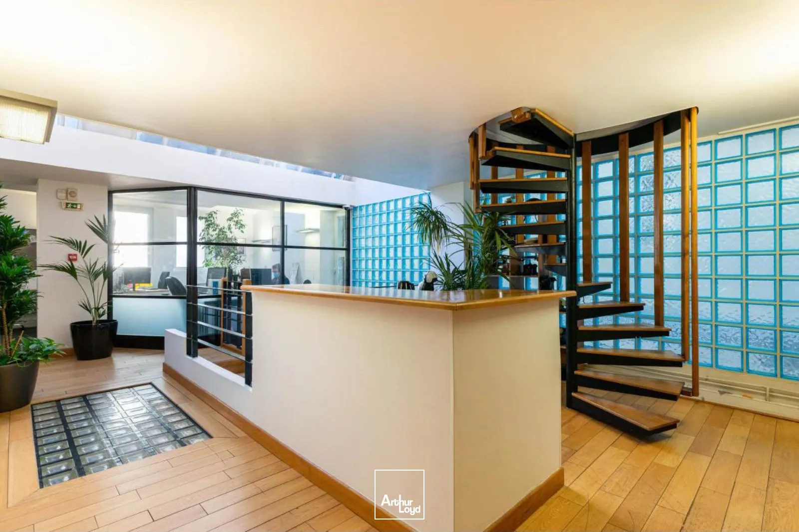 Bureaux de caractère atypiques type Show Room, à Levallois-Perret