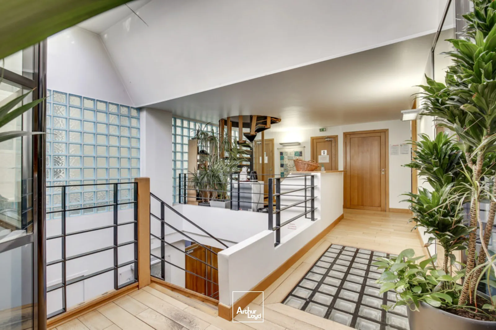 Bureaux de caractère atypiques type Show Room, à Levallois-Perret