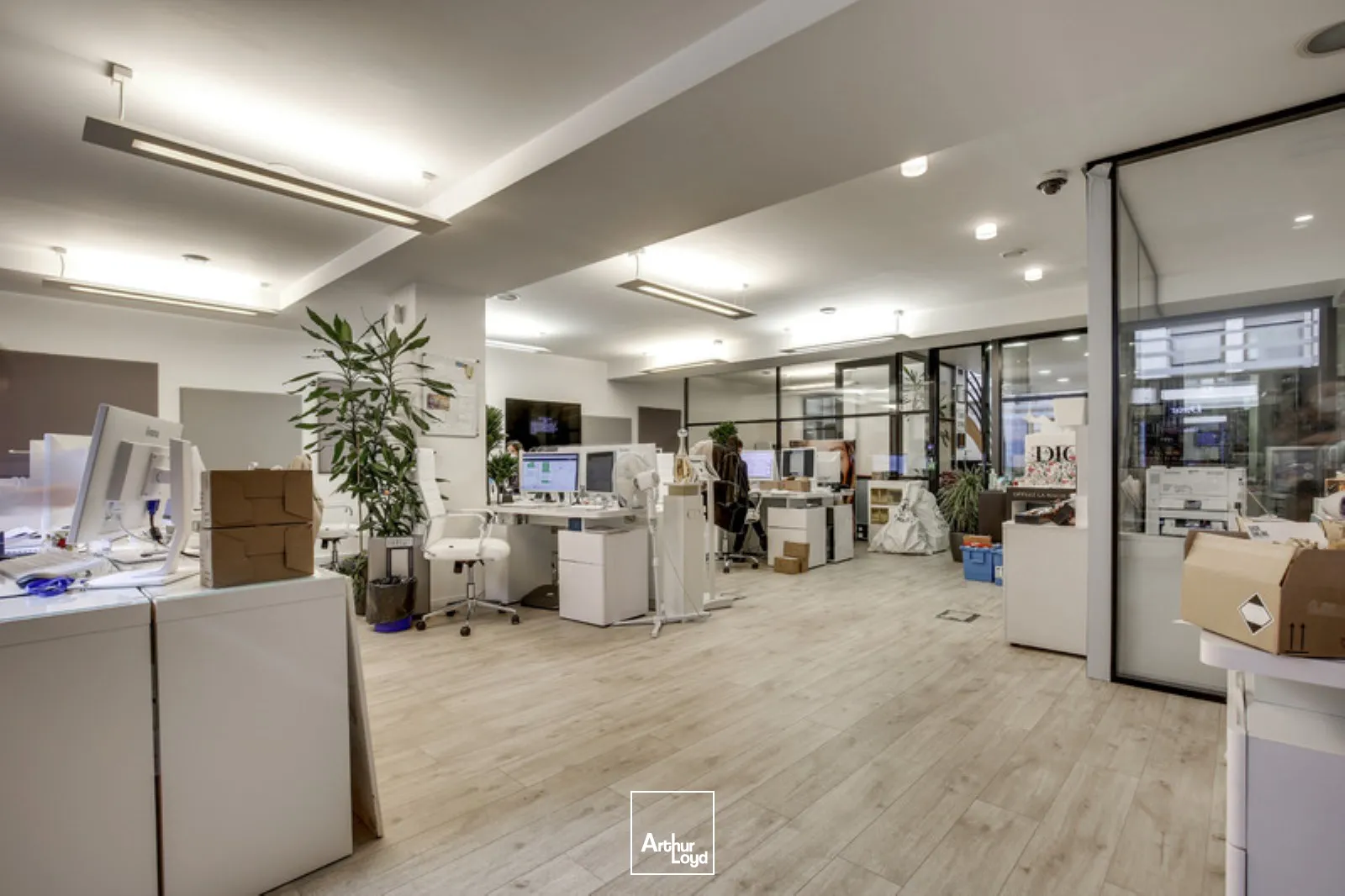 Bureaux de caractère atypiques type Show Room, à Levallois-Perret