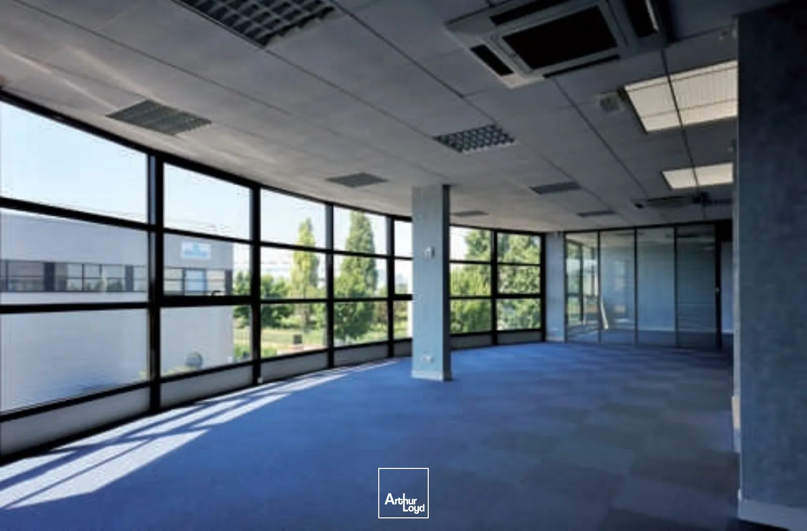 Locaux d'activité à louer à ELANCOURT 78990