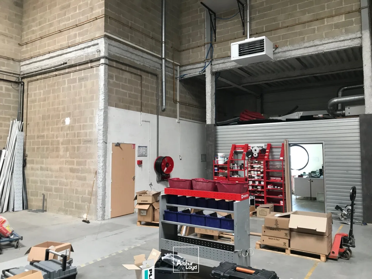 Locaux d'activité à louer à ELANCOURT 78990