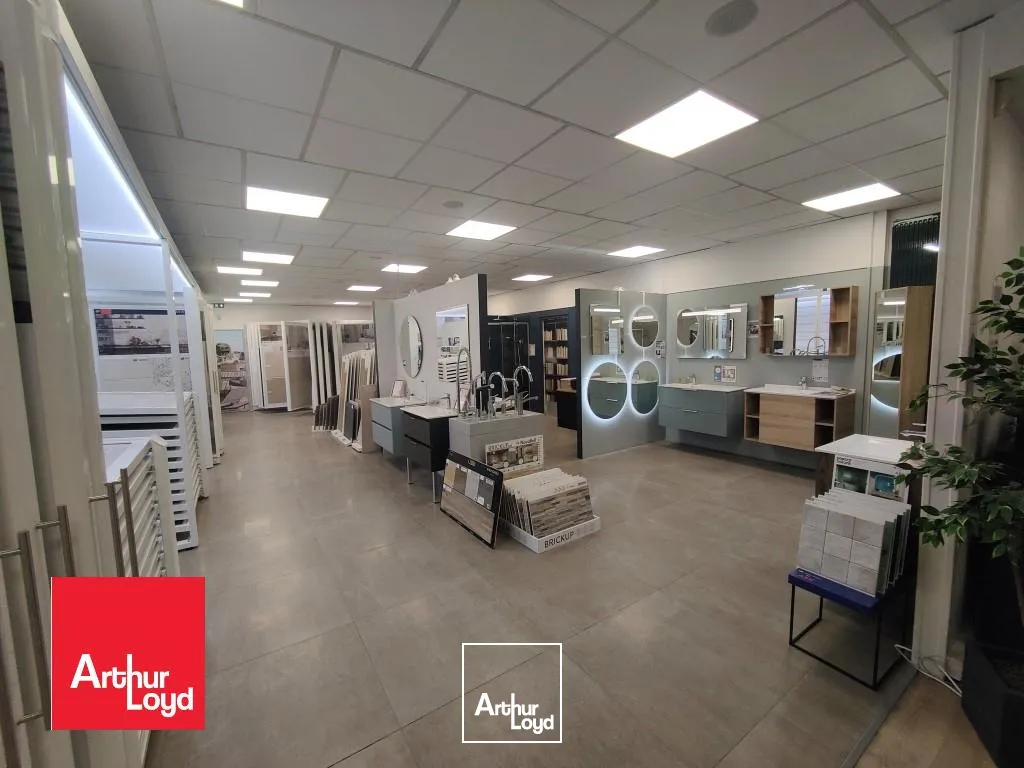 Local commercial à vendre à LUCE 28110