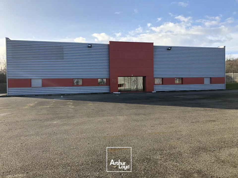 LOCAL D'ACTIVITE - ENTREPOT à LOUER de 683 m²