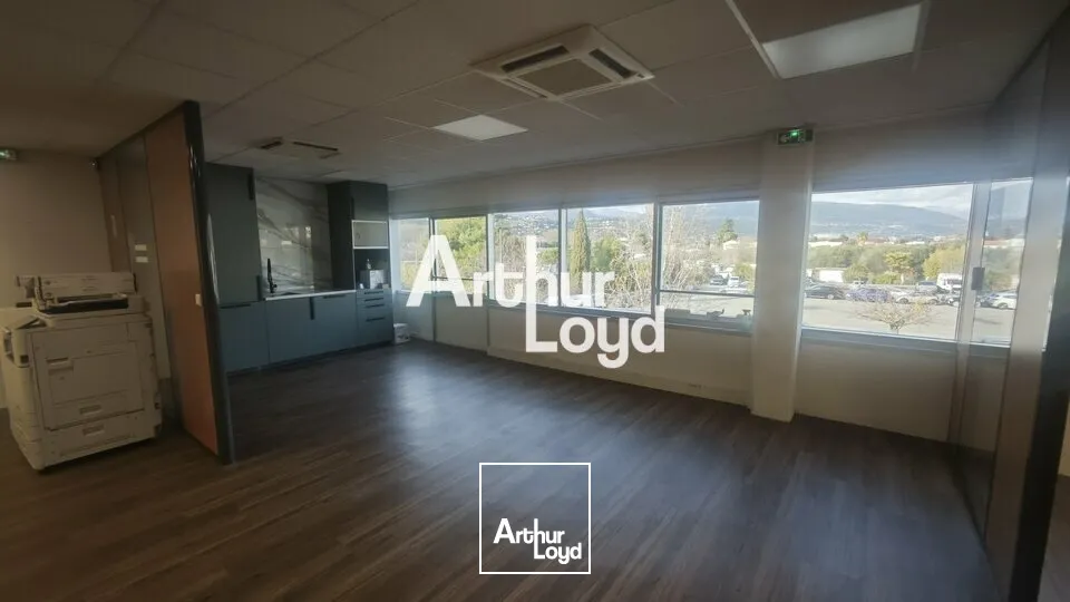 BUREAU A LOUER DE 168M²