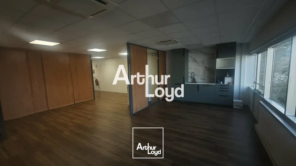 BUREAU A LOUER DE 168M²