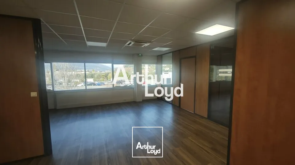 BUREAU A LOUER DE 168M²