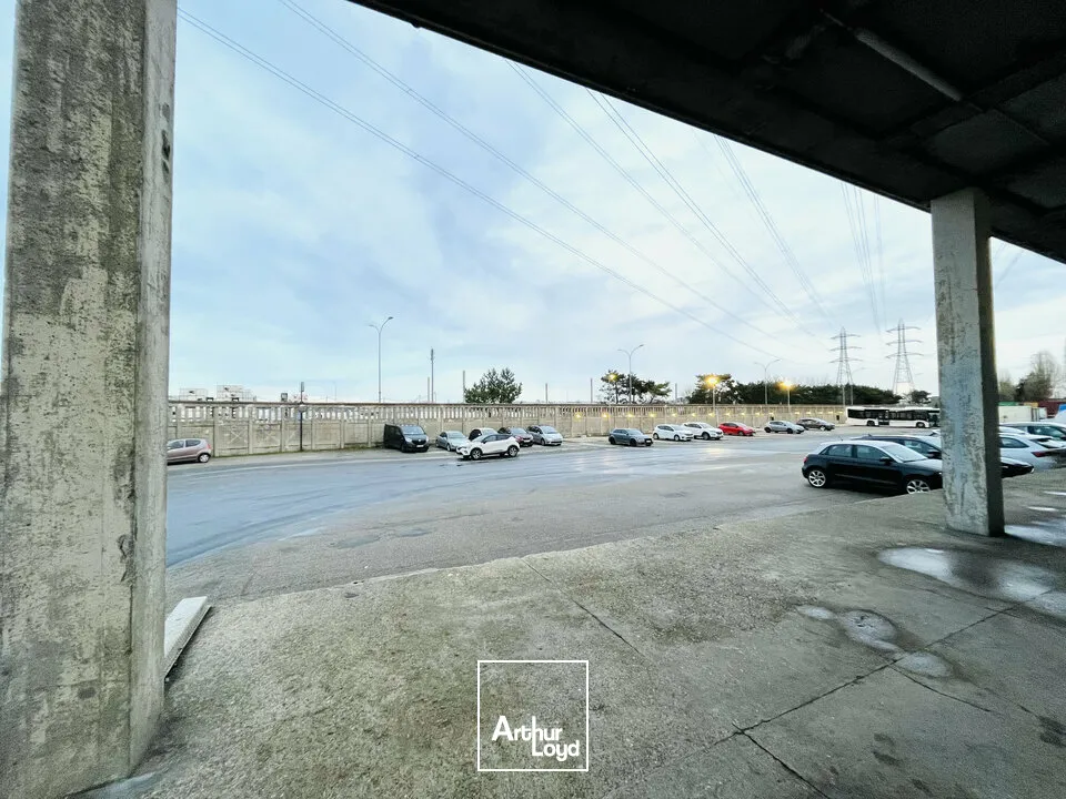 NOUVEAUTÉ - A LOUER ENTREPÔT DE 80 m2 + 40 m2 DE QUAI COUVERT - ZONE INDUSTRIELLE ET PORTUAIRE DU HAVRE