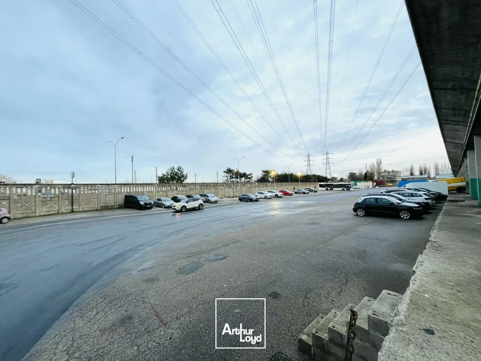 NOUVEAUTÉ - A LOUER ENTREPÔT DE 80 m2 + 40 m2 DE QUAI COUVERT - ZONE INDUSTRIELLE ET PORTUAIRE DU HAVRE