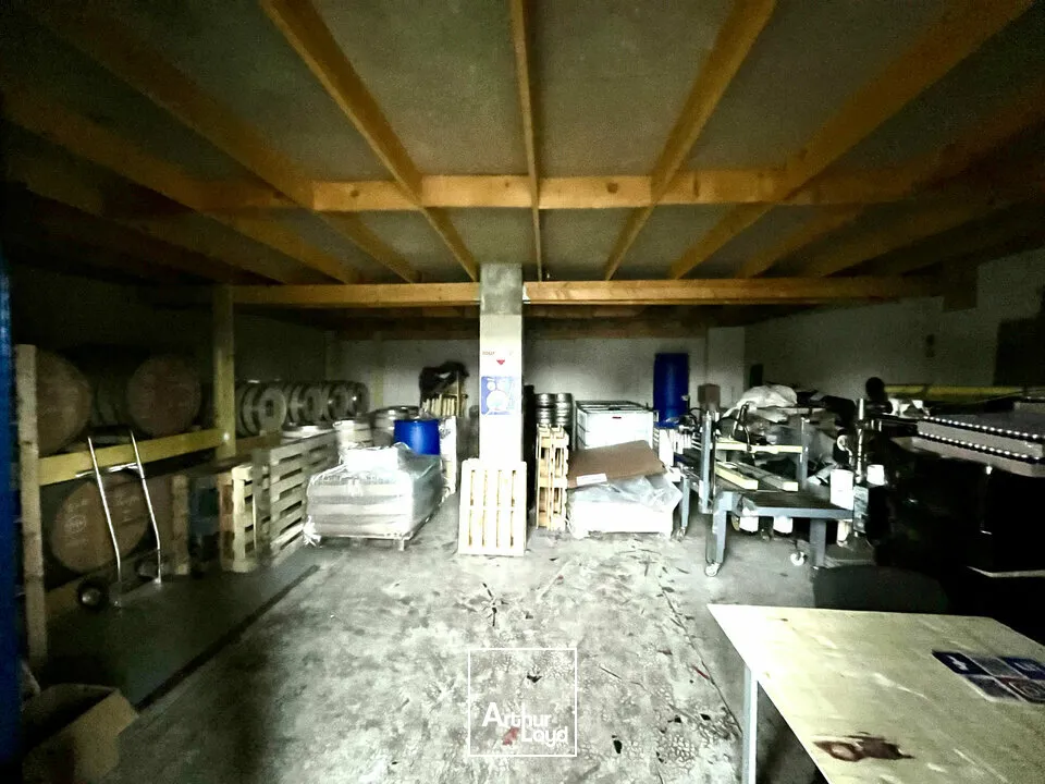 NOUVEAUTÉ - A LOUER ENTREPÔT DE 60 m2 + 40 m2 DE QUAI COUVERT ZONE INDUSTRIELLE ET PORTUAIRE DU HAVRE