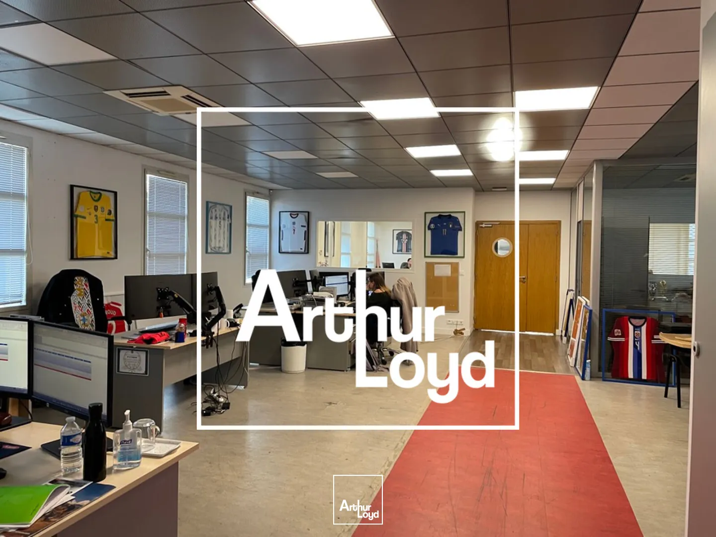 IMMEUBLE INDEPENDANT DE 920 M² - MAUGUIO