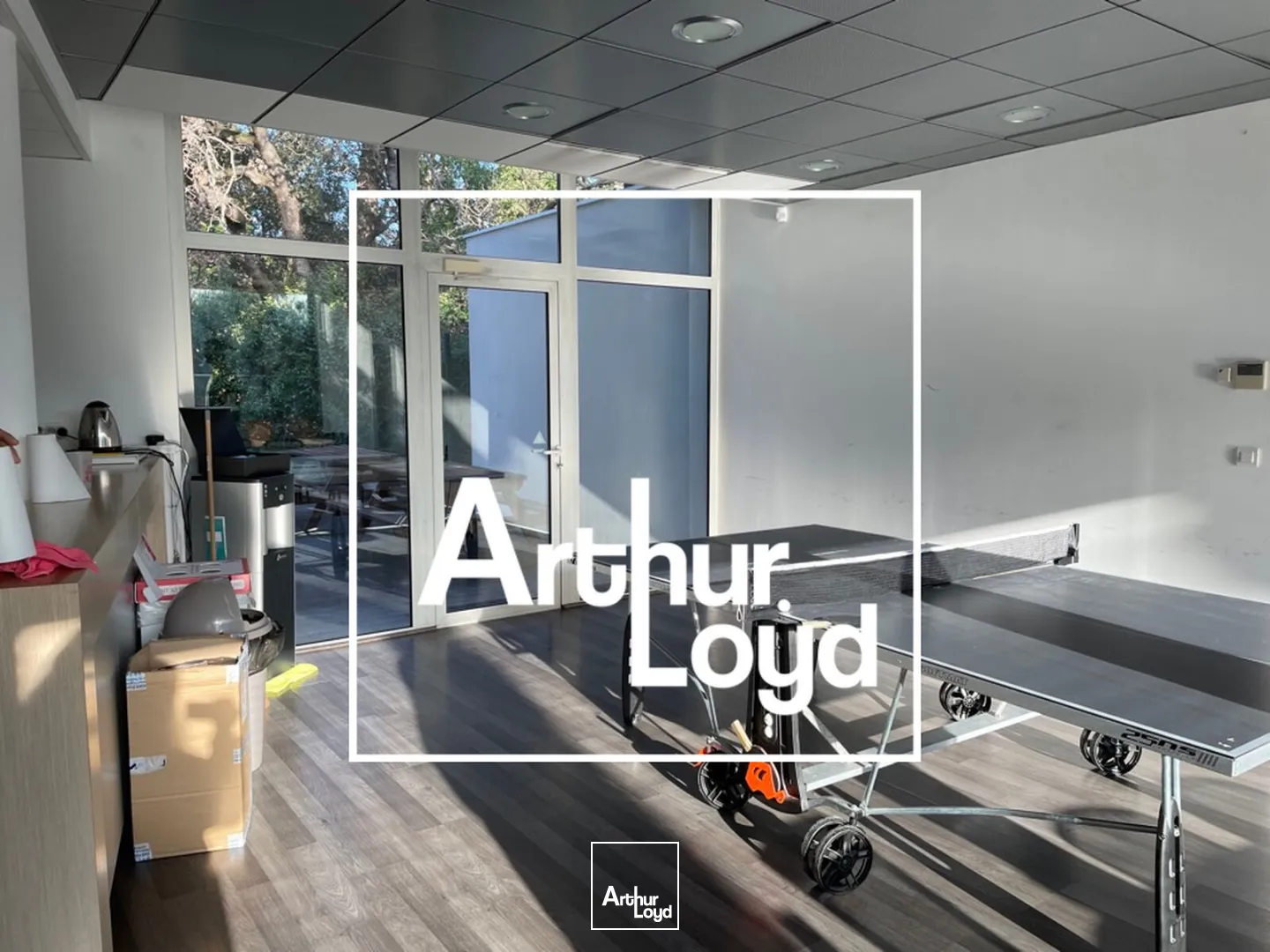 IMMEUBLE INDEPENDANT DE 920 M² - MAUGUIO