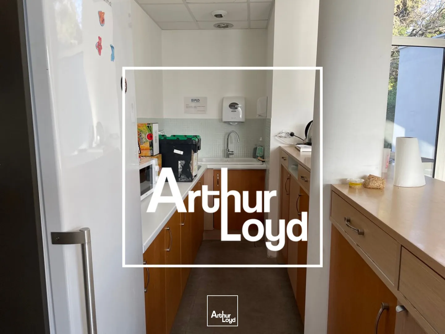 IMMEUBLE INDEPENDANT DE 920 M² - MAUGUIO