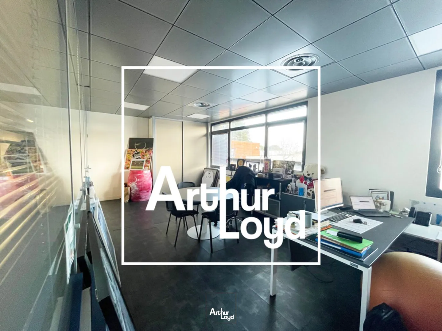 IMMEUBLE INDEPENDANT DE 920 M² - MAUGUIO