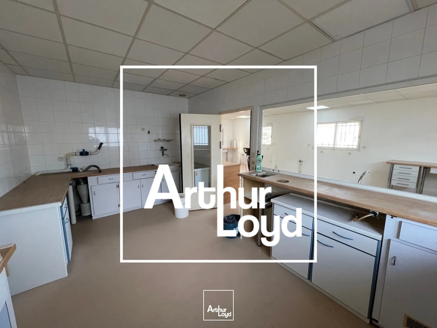 BATIMENT INDEPENDANT 180 M² - LUNEL - ZONE D'ACTIVITE