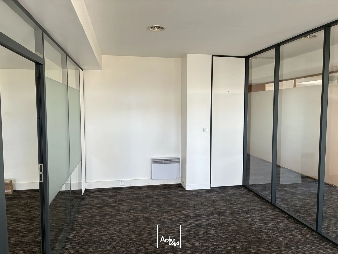 A LOUER - QUAI MAGELLAN - PROCHE DE LA GARE - BUREAUX