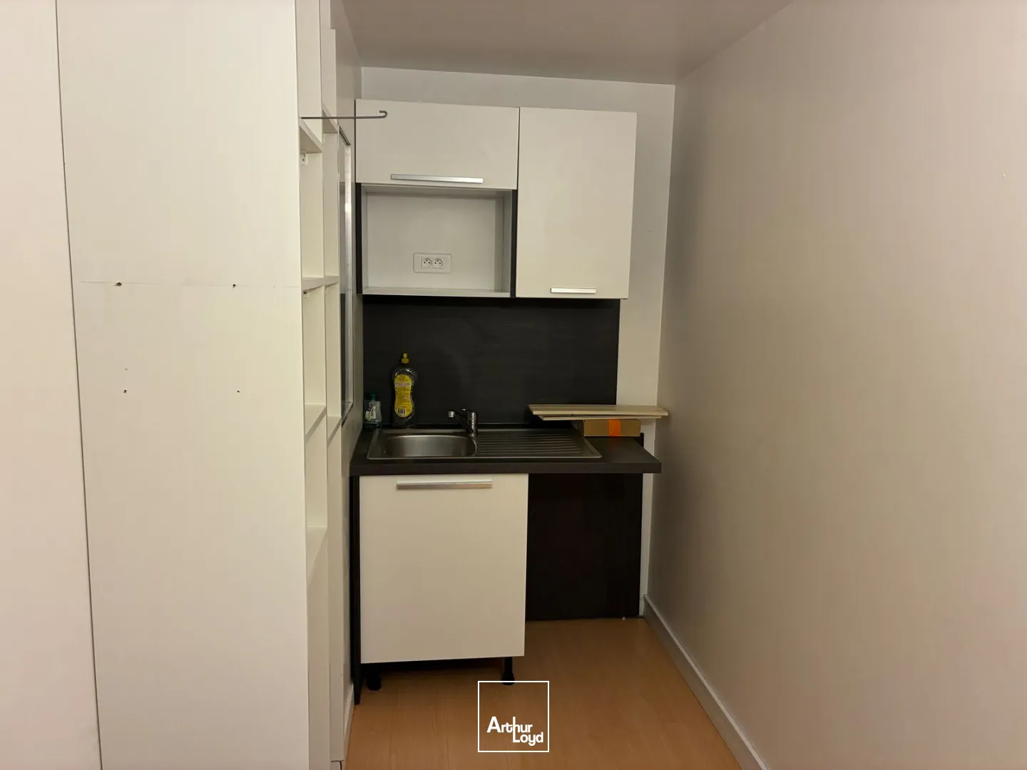 A LOUER - QUAI MAGELLAN - PROCHE DE LA GARE - BUREAUX