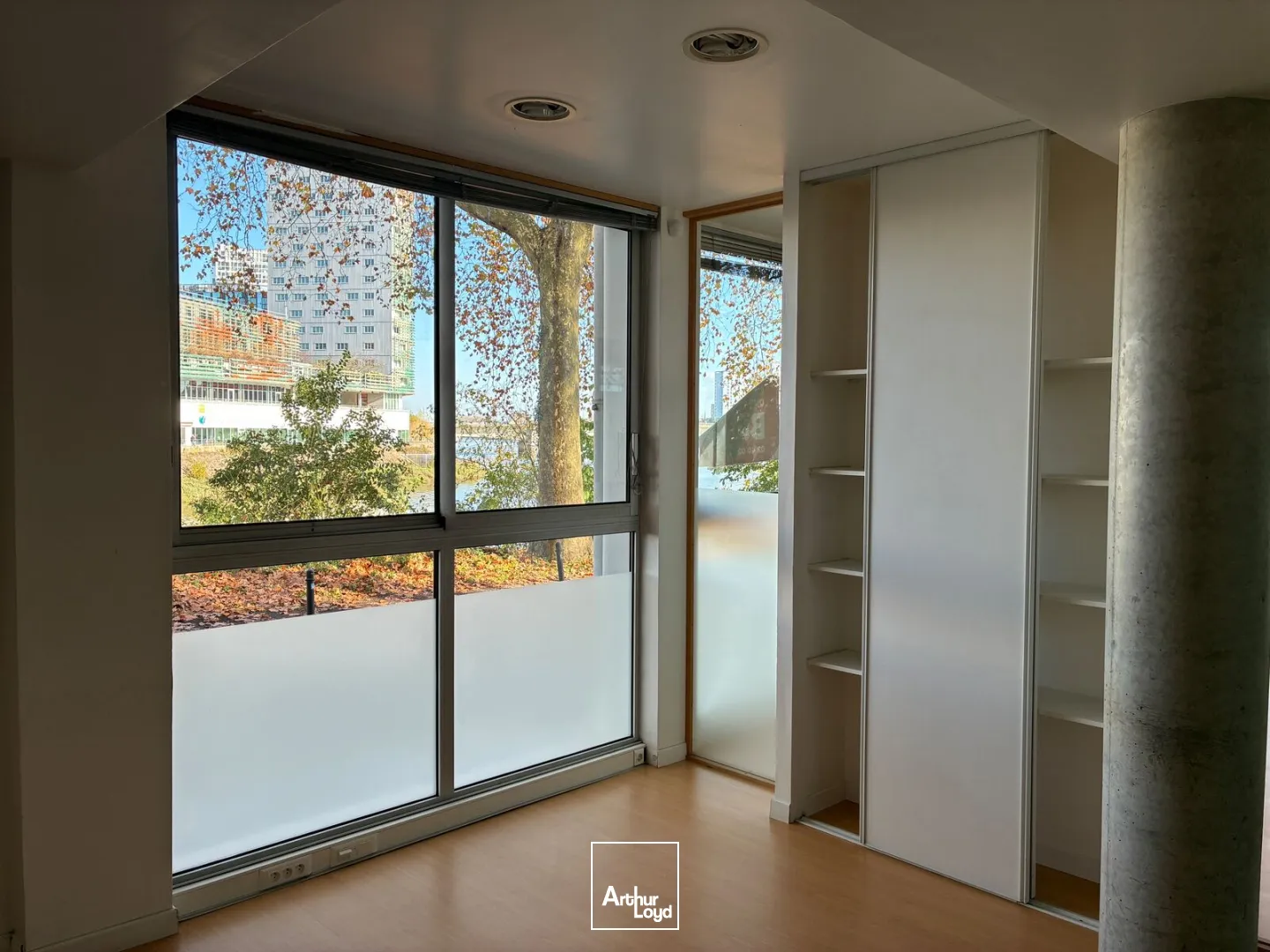 A LOUER - QUAI MAGELLAN - PROCHE DE LA GARE - BUREAUX