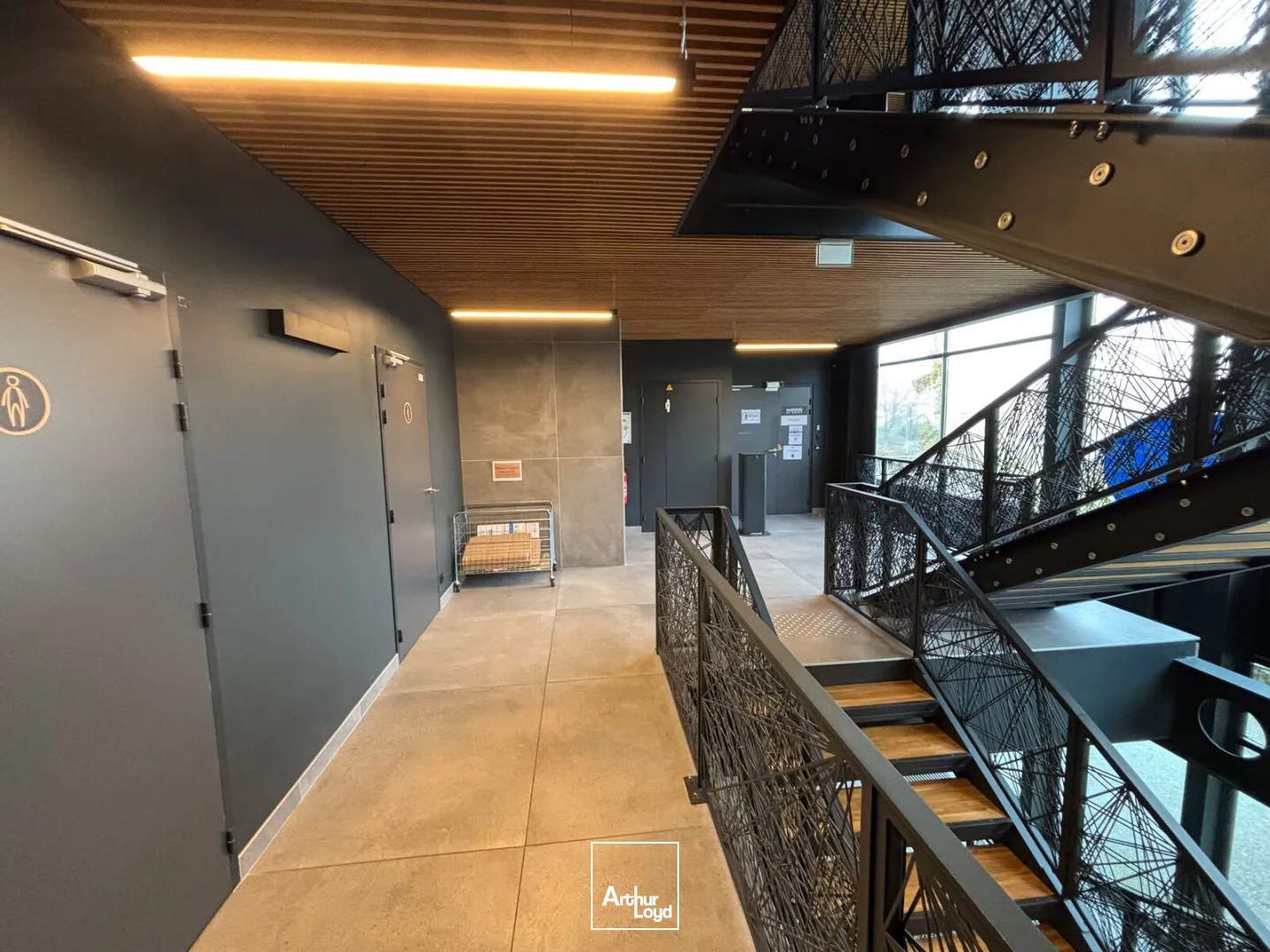 PLATEAUX DE BUREAUX À LOUER OU À VENDRE -1500 M² DIVISIBLES-VERTOU