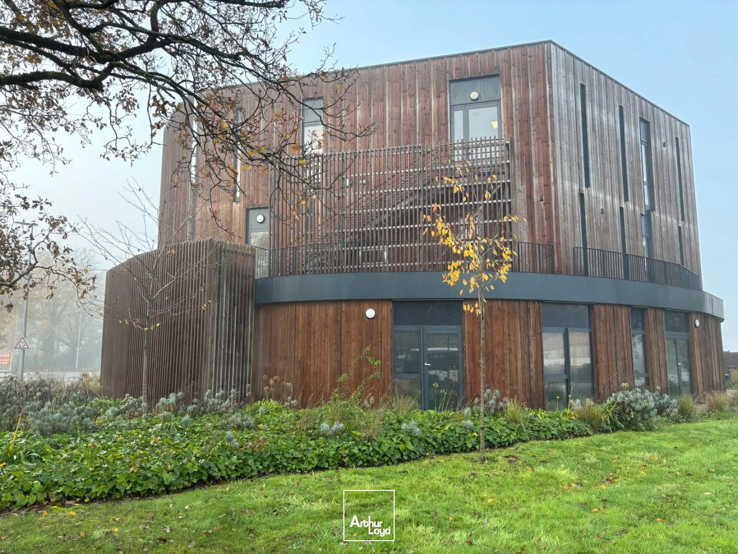 PLATEAUX DE BUREAUX À LOUER OU À VENDRE -1500 M² DIVISIBLES-VERTOU