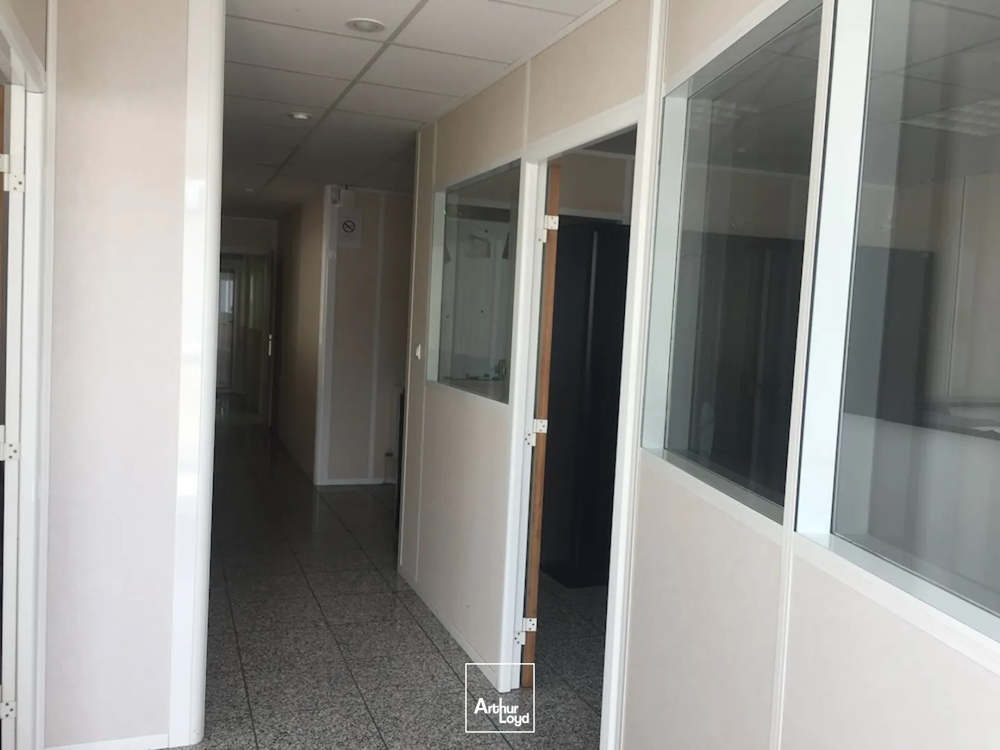 À LOUER : un local mixte de 310 m² situé à Sorbiers, à proximité de la ZI de la Vaure