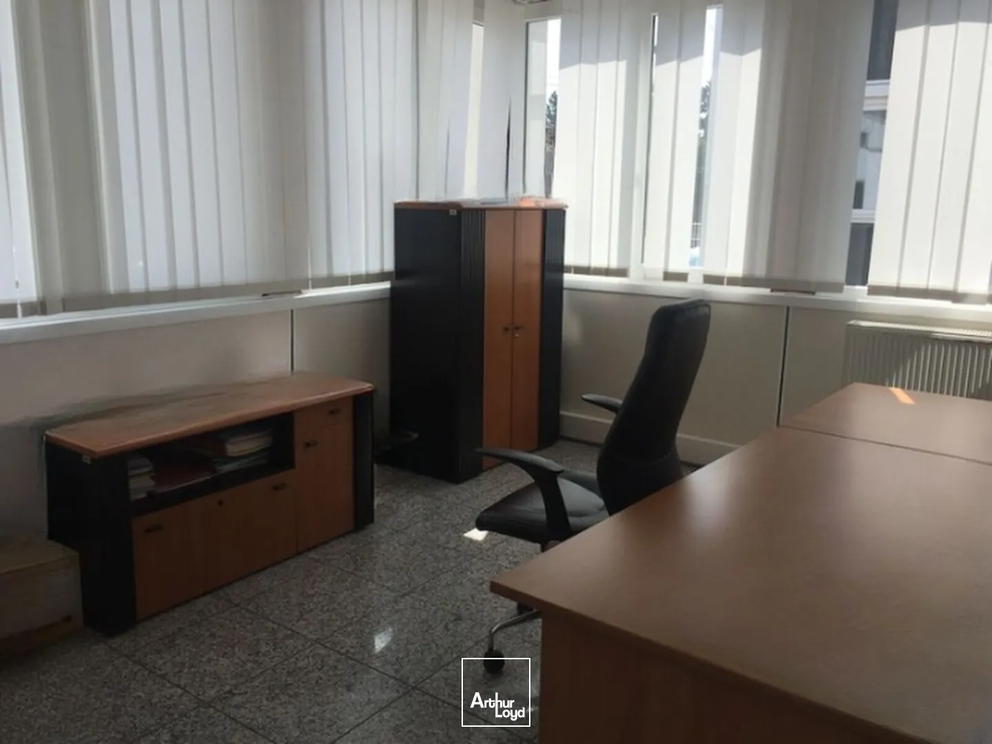 À LOUER : un local mixte de 310 m² situé à Sorbiers, à proximité de la ZI de la Vaure